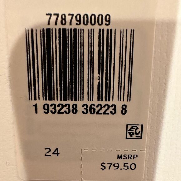 LEVIS PREMIUM SHORTS FOR WOMEN RIBCAGE FIVE POCKET BUTTON FLY NWT - Picture 6 of 8